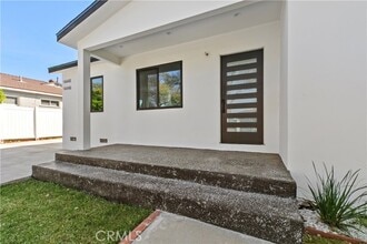 Building Photo - 14448 Pinney St