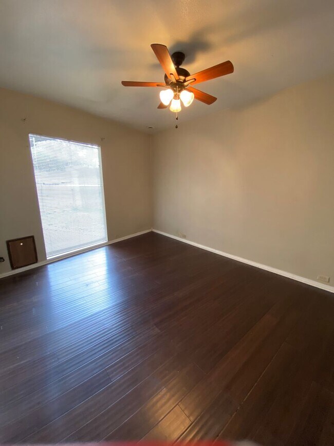 Building Photo - 6151 Denis Ln
