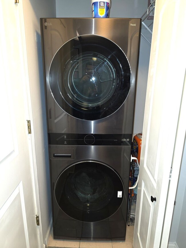 Building Photo - 345 N La Salle Dr