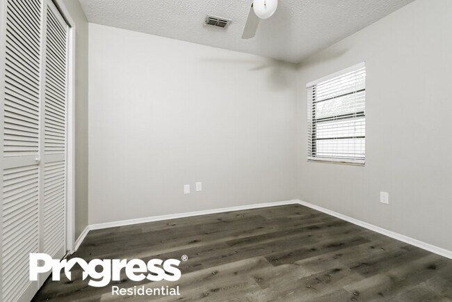 Building Photo - 10119 Deepbrook Dr