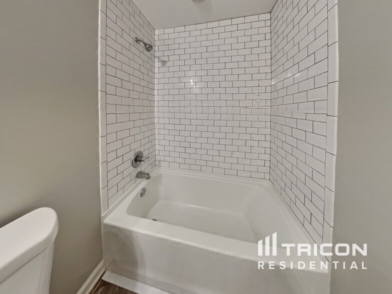 Building Photo - 1094 Tomahawk Pl