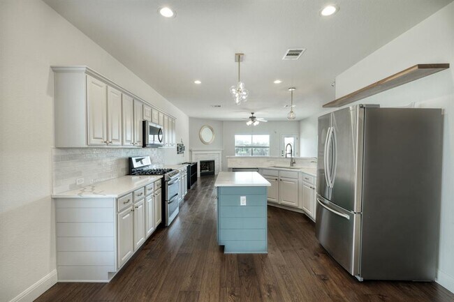 Building Photo - 811 Bedford Ct