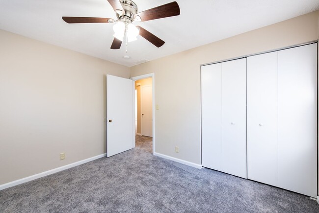 Building Photo - 4 bed 1 bath home for rent