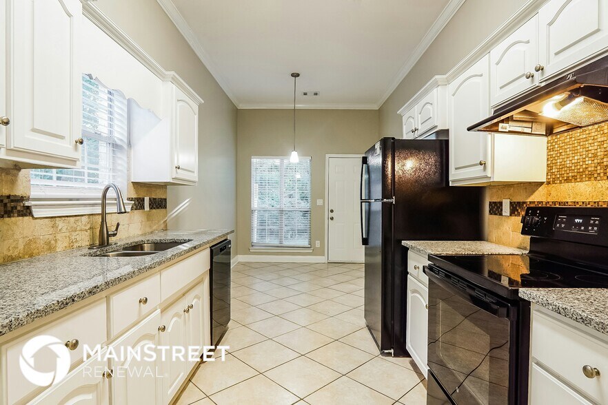 Building Photo - 1305 Riverford Cir
