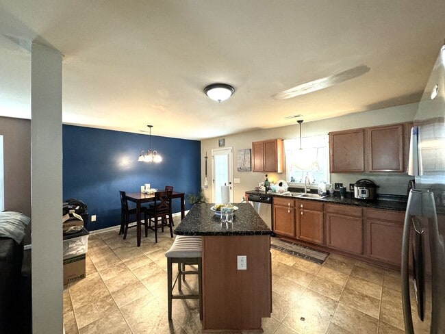 Building Photo - An adorable home within the City!