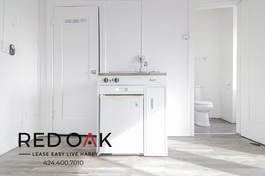 Building Photo - 1243 S Mariposa Ave