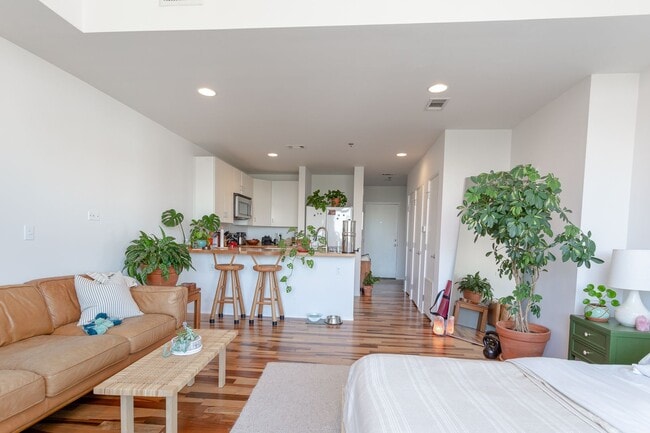 Primary Photo - Cozy 1/BR 1/BA with Private Balcony & Mode...
