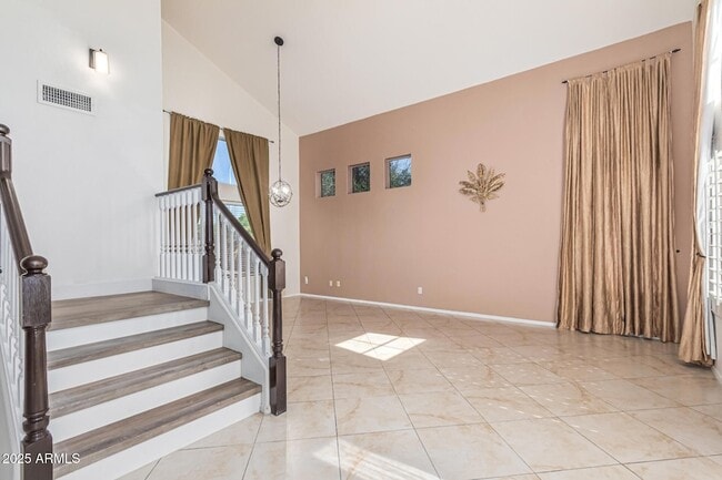 Building Photo - 602 W Canary Way