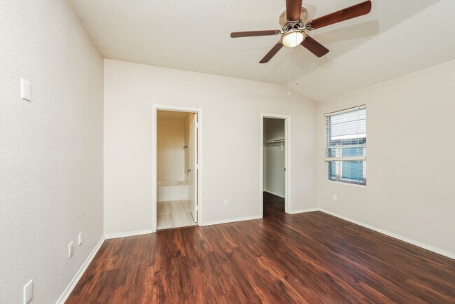 Building Photo - 2021 Bentwood St