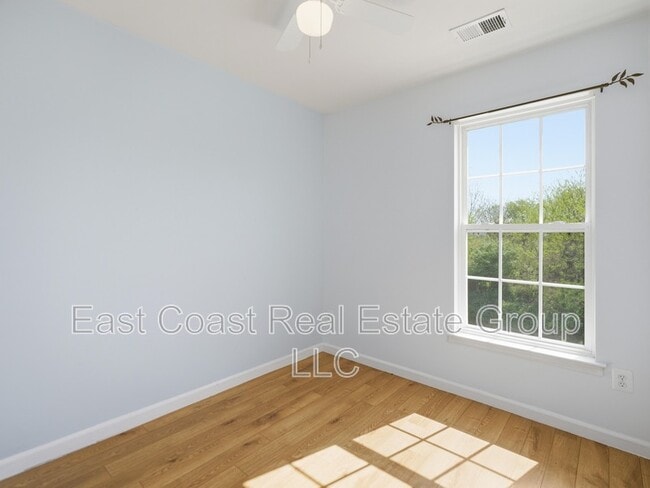 Building Photo - 1247 Mare St