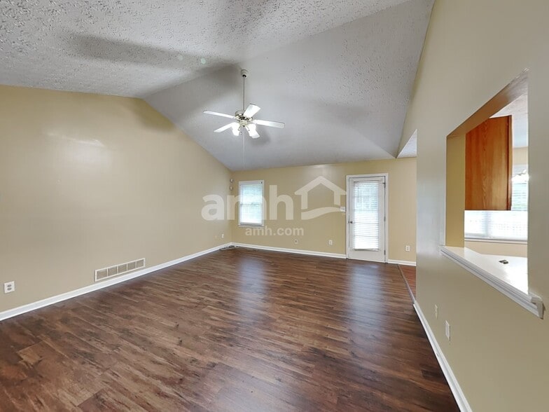 Building Photo - 304 Legacy Park Dr