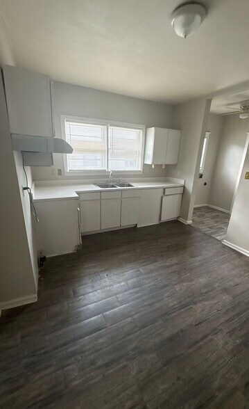 Building Photo - 1738 Damon St