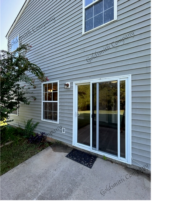 Building Photo - 105 Willow Bend Dr