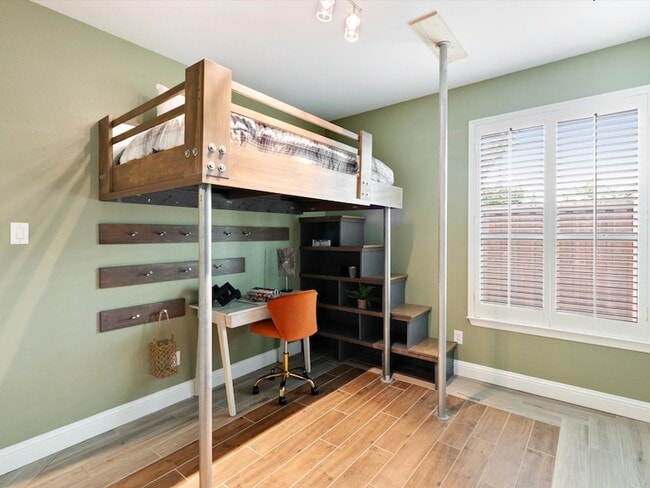 Building Photo - 3228 Port Royal Ct
