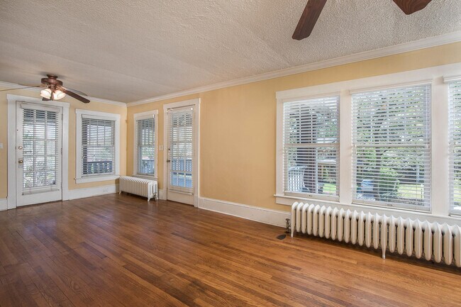 Building Photo - Charming Craftsman Home in Montford