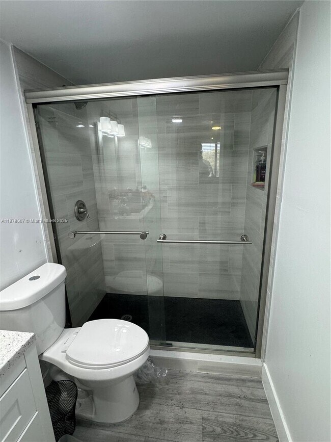 Building Photo - 3720 N Pine Island Rd