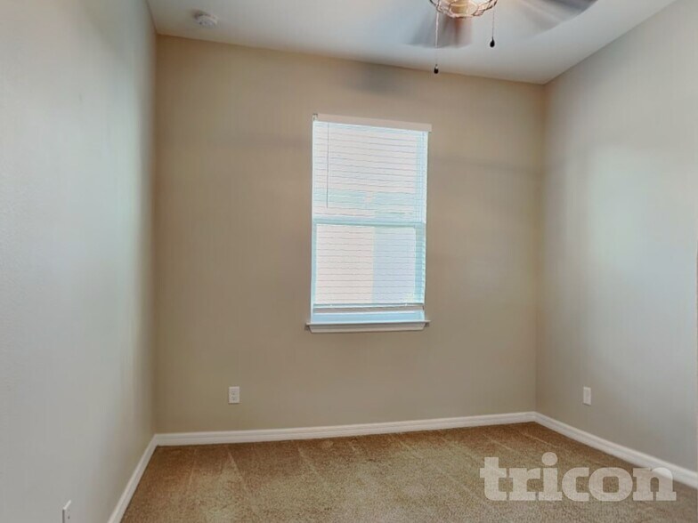 Building Photo - 5227 Little Stream Ln