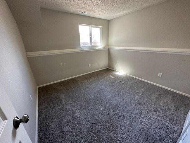 Building Photo - 3 BEDROOM, 2 BATHROOM SINGLE FAMILY HOME LOCATED CLOSE TO PETERSON AFB, SCHRIEVER AFB & FORT CARS...