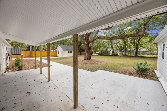 Building Photo - Impeccably Renovated Brick Ranch on James ...