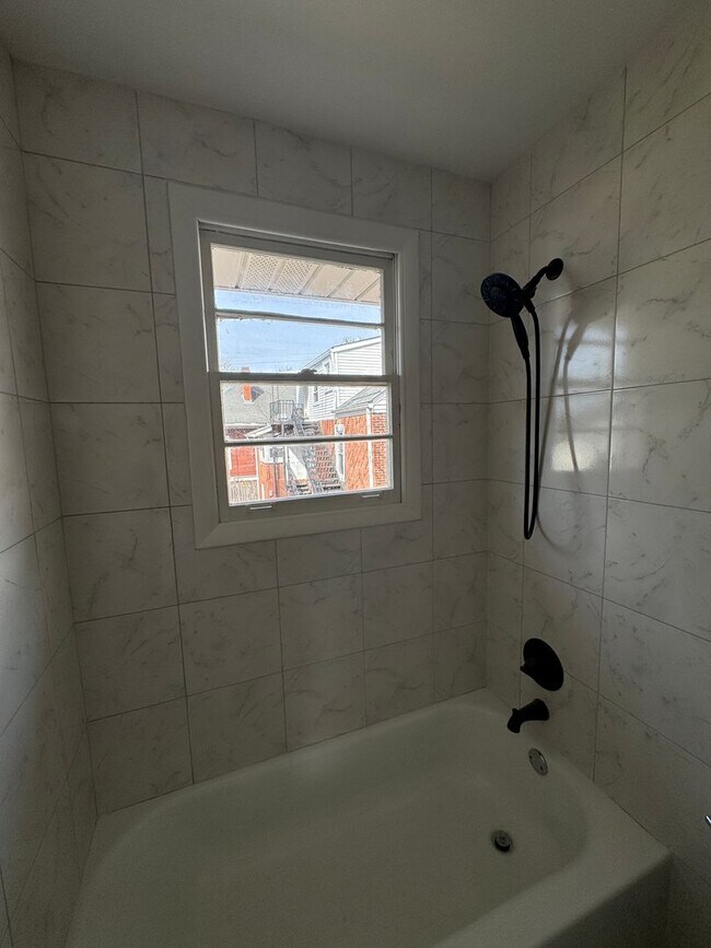 Building Photo - 1036 Seymour Ave