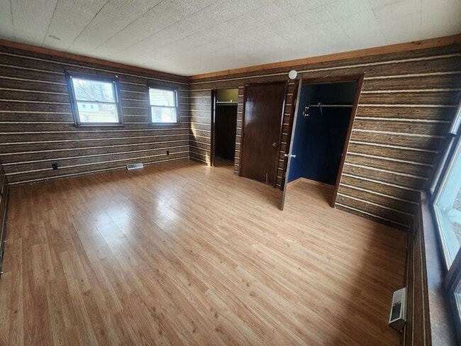 Building Photo - 2 Bedroom House in Newport, IN