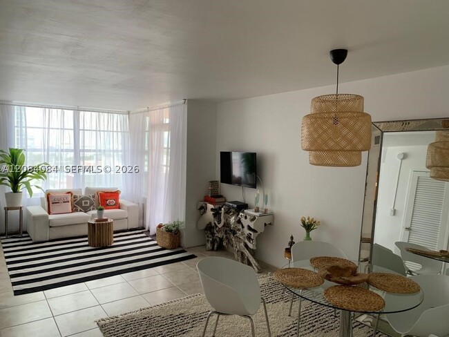 Building Photo - 2899 Collins Ave