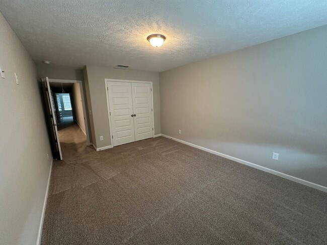 Building Photo - Brand New Townhome In Shelbyville - MOVE I...