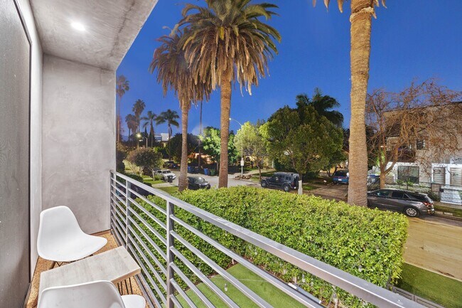 Building Photo - 3 BED 3 BATH | PRIVATE FRONT YARD | PRIVATE 2 CAR ATTACHED GARAGE | WASHER | DRYER | CENTRAL A/C