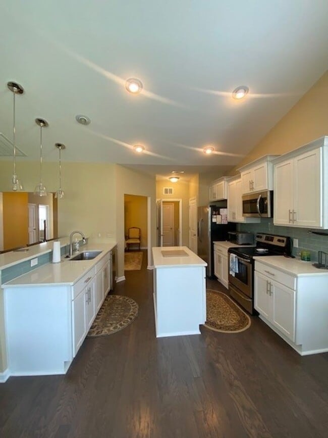 Building Photo - Welcome to this fully furnished 3-bedroom, 3-bathroom townhouse located in the vibrant Hawkeswate...