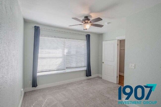 Building Photo - Spacious Rural Retreat in Norman with Open...
