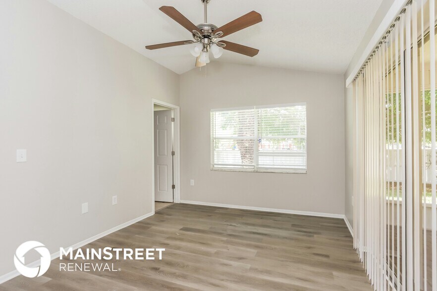 Building Photo - 3945 37th St Ct W