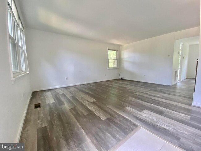 Building Photo - 7351 Crestleigh Cir