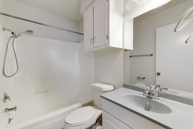 Building Photo - 10505 Little Pebble Dr