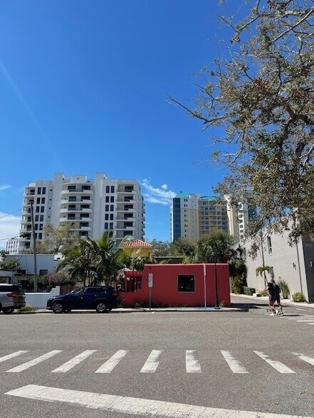 Building Photo - 1508 Dolphin St