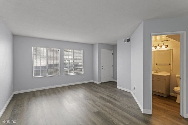 Building Photo - 2 br, 2.5 bath Townhome - 178 West Walnut ...