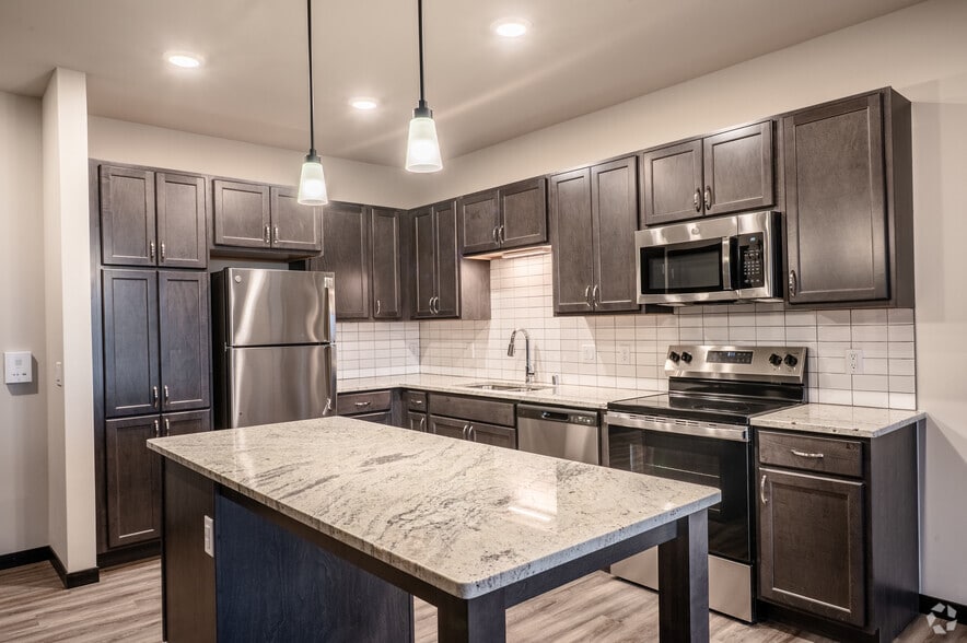 1BR, 1BA - 715 SF - Kitchen - Rise-Madison