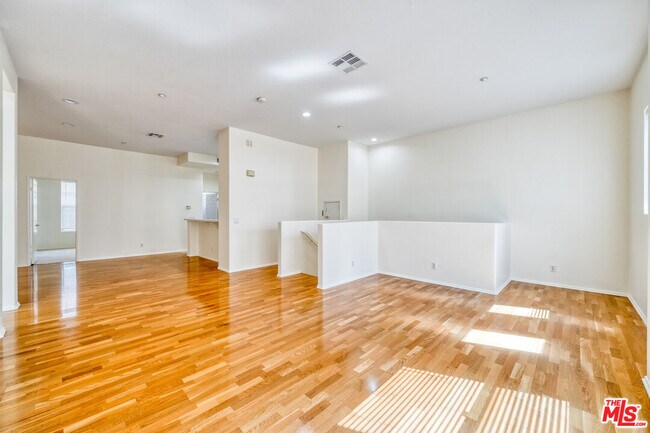 Building Photo - 1133 Jewett Dr