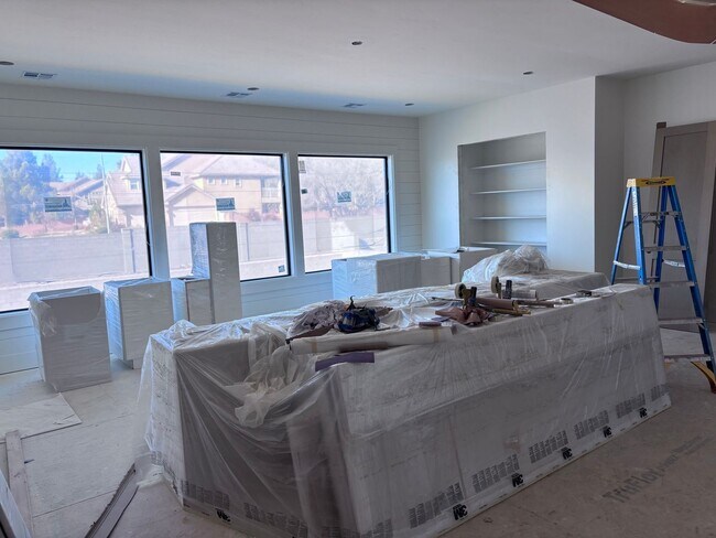 Building Photo - Gorgeous 7 bed 8 bath home with Swimming Pool and RV Garage