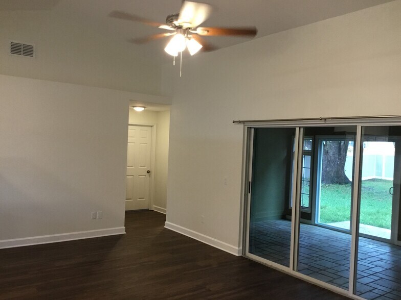Building Photo - 71 Spring Ridge Dr