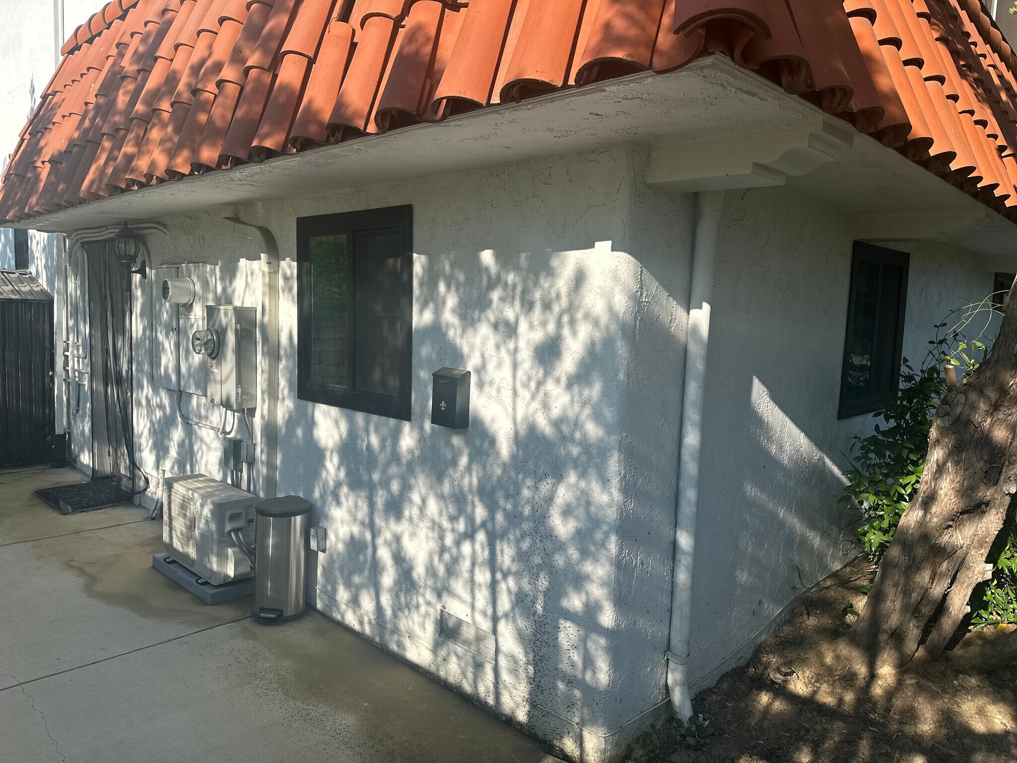 Building Photo - 18912 Pasadero Dr