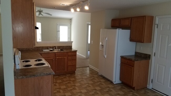 Building Photo - 210 Kinnley Ct