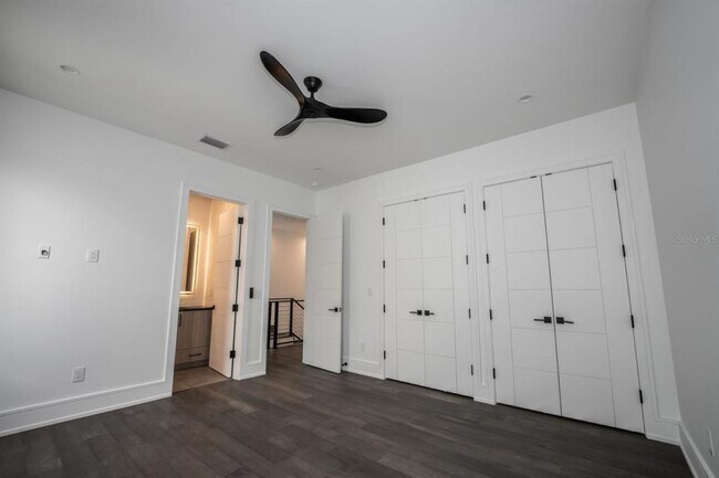 Building Photo - 3010 W Trilby Ave