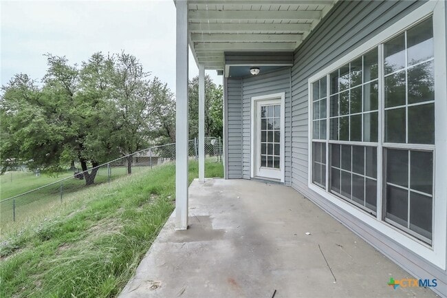 Building Photo - 1810 Mesa Oaks Cir