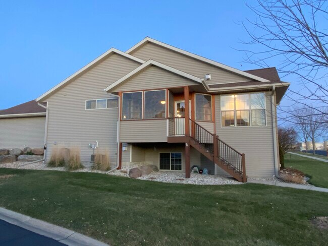 Building Photo - 5236 Sassafras Dr