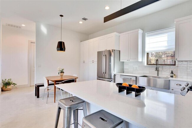 Building Photo - 2105 Pennsylvania Ave