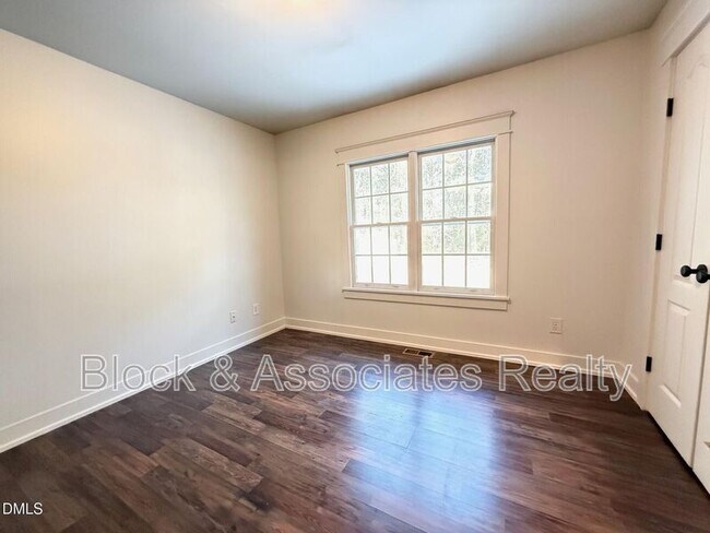 Building Photo - 121 Marilou Ln