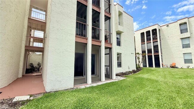 Building Photo - 524 Orange Dr