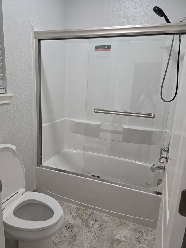 Building Photo - Big beautiful Home for rent in Visalia, Ca