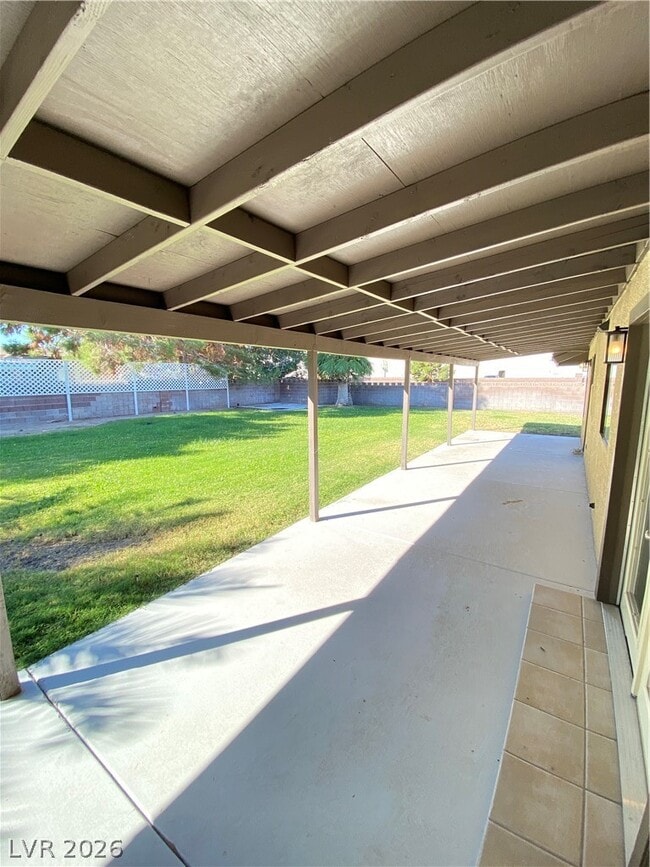 Building Photo - 2521 E Serene Ave