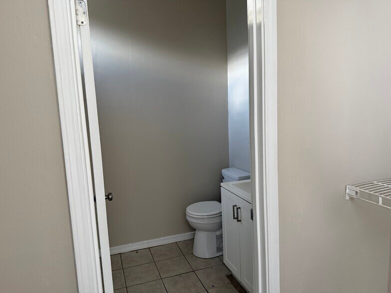 Building Photo - 8023 Bayou Fountain Ave